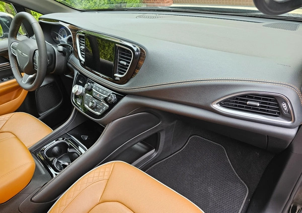 Chrysler Pacifica cena 311067 przebieg: 18126, rok produkcji 2022 z Sulejówek małe 466